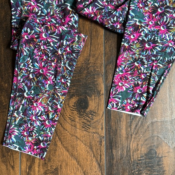 Lululemon leggings size 6 floral (RP15) - Picture 3 of 6